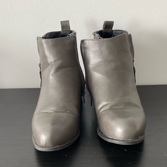 Grey Booties (7W) - Picture 1 of 3